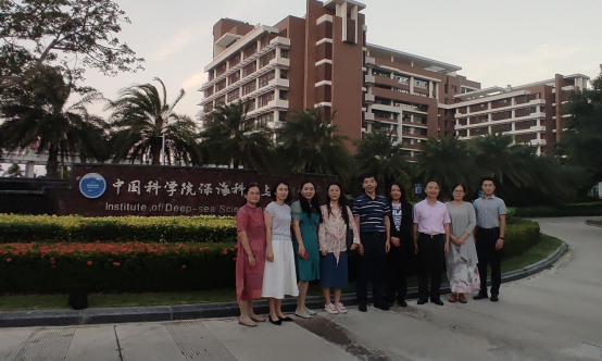 太阳成集团122ccvip财务管理团队慰问见习学生297.png